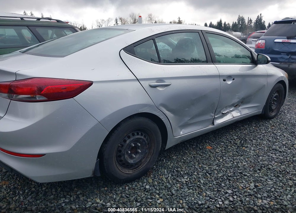 2018 HYUNDAI ELANTRA SE VIN: 5NPD74LF5JH262492