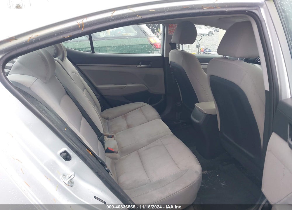 2018 HYUNDAI ELANTRA SE VIN: 5NPD74LF5JH262492