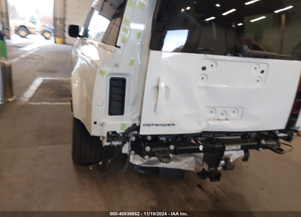 2024 LAND ROVER DEFENDER 130 P400 X-DYNAMIC SE VIN: SALE2FEU1R2335843