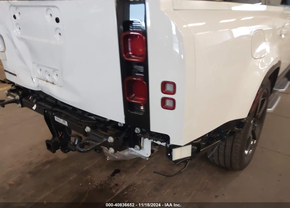2024 LAND ROVER DEFENDER 130 P400 X-DYNAMIC SE VIN: SALE2FEU1R2335843