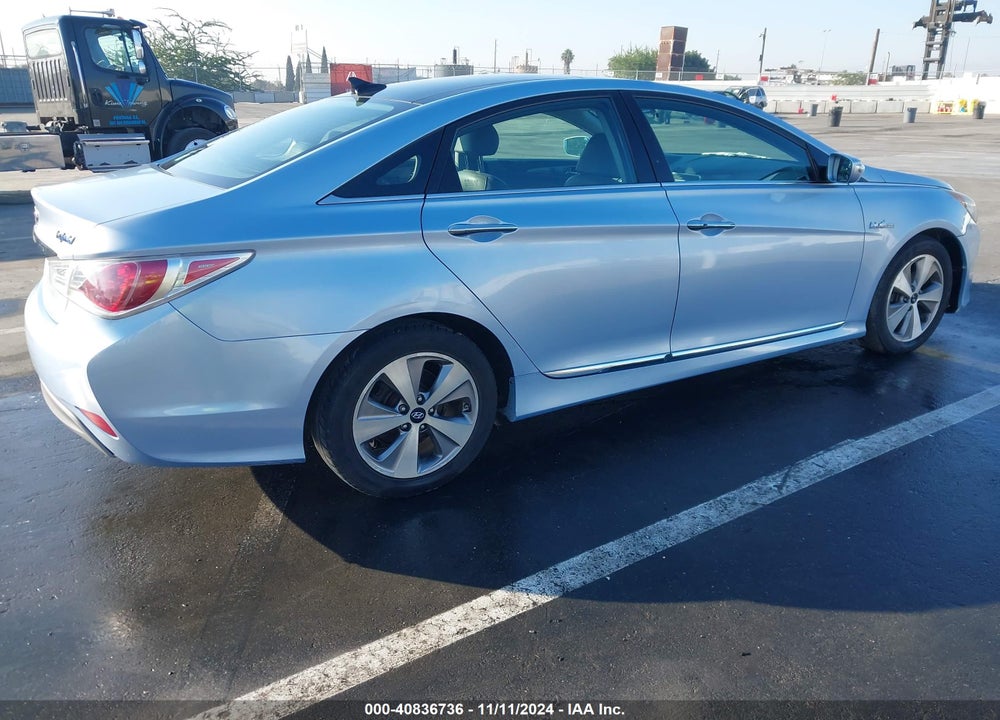2011 HYUNDAI SONATA HYBRID VIN: KMHEC4A42BA000256