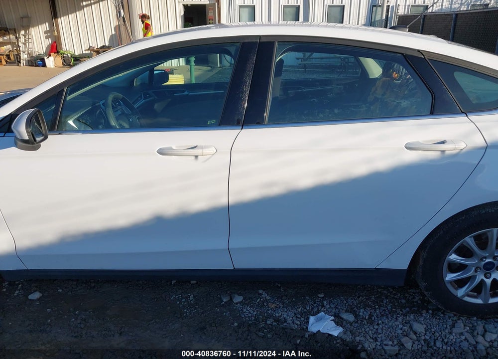 2016 FORD FUSION S VIN: 3FA6P0G71GR121564