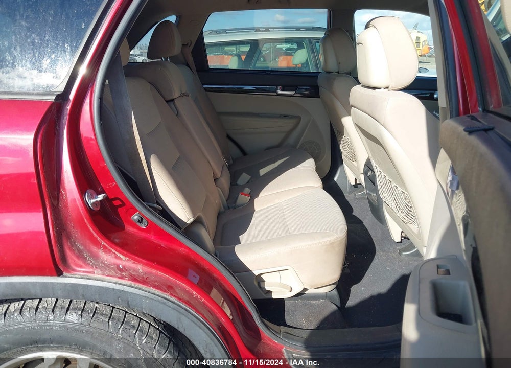 2014 KIA SORENTO LX VIN: 5XYKT4A69EG457952