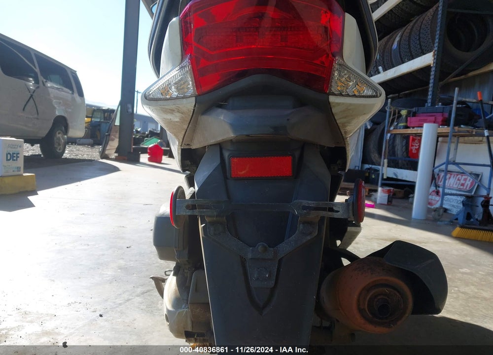 2015 HONDA PCX 150 VIN: RLHKF1809FY001255