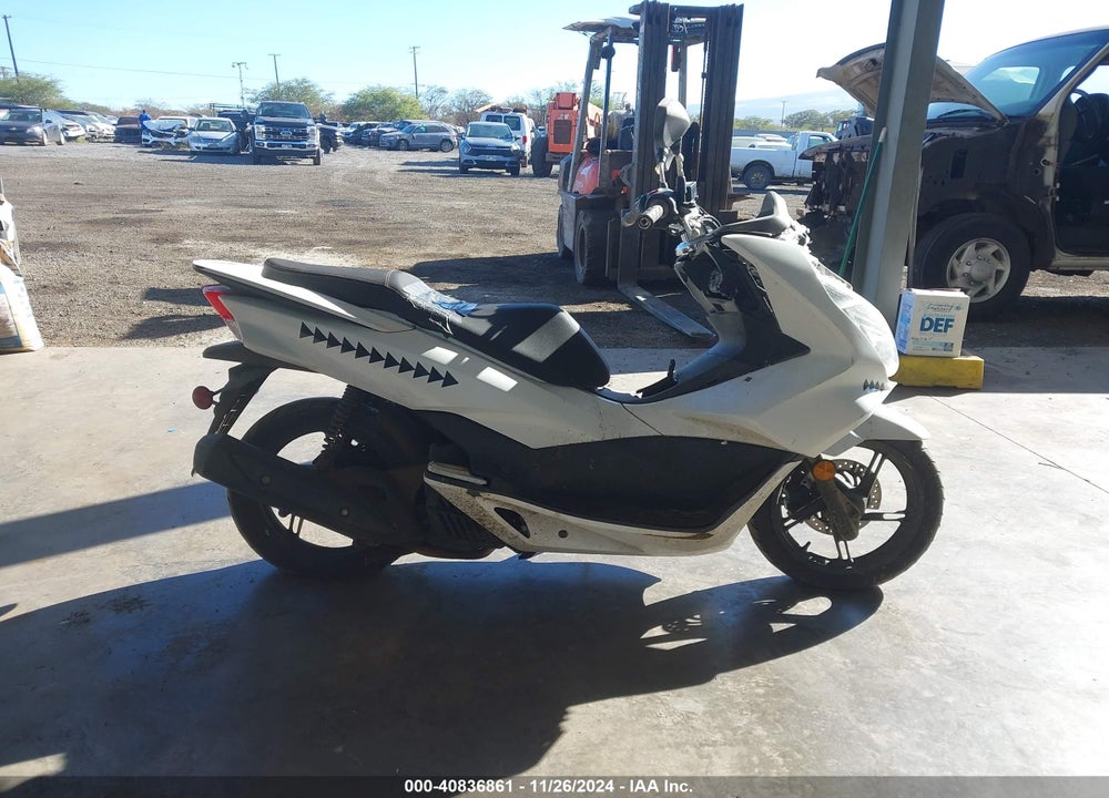 2015 HONDA PCX 150 VIN: RLHKF1809FY001255