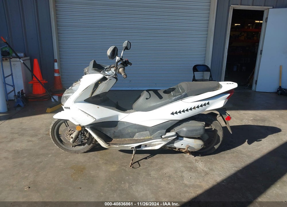 2015 HONDA PCX 150 VIN: RLHKF1809FY001255