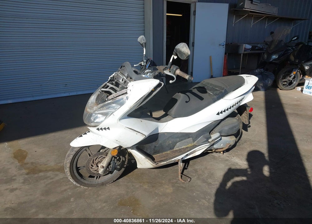 2015 HONDA PCX 150 VIN: RLHKF1809FY001255