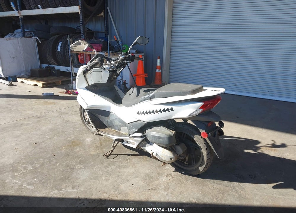 2015 HONDA PCX 150 VIN: RLHKF1809FY001255