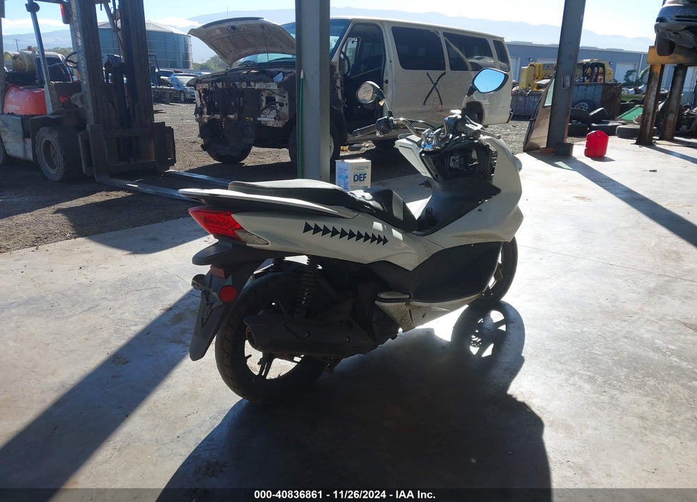 2015 HONDA PCX 150 VIN: RLHKF1809FY001255