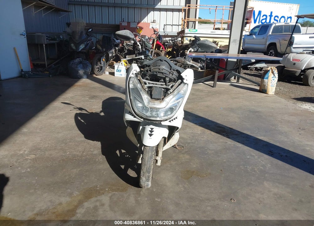 2015 HONDA PCX 150 VIN: RLHKF1809FY001255