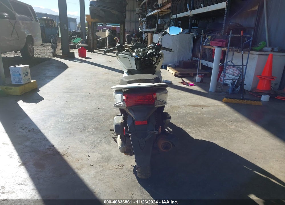 2015 HONDA PCX 150 VIN: RLHKF1809FY001255