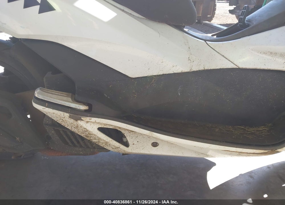 2015 HONDA PCX 150 VIN: RLHKF1809FY001255