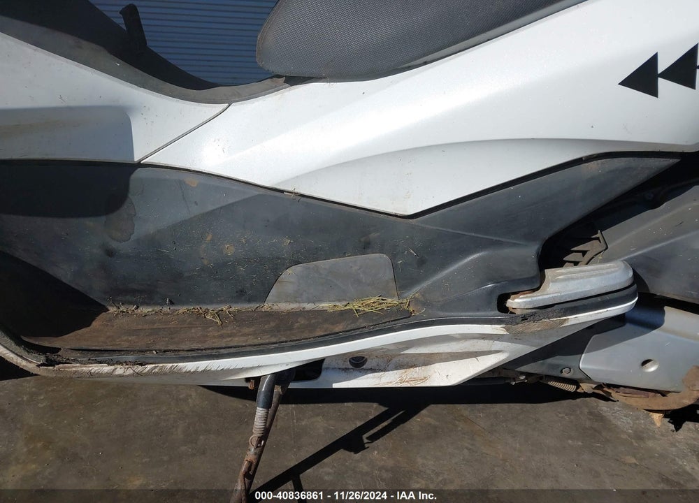 2015 HONDA PCX 150 VIN: RLHKF1809FY001255