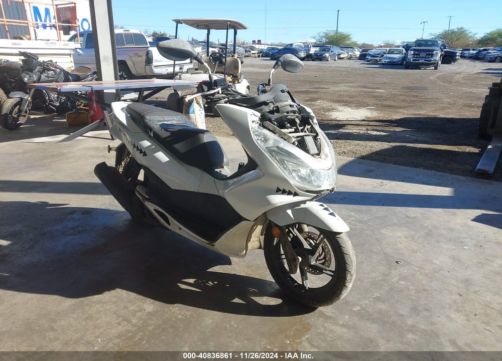 2015 HONDA PCX 150 VIN: RLHKF1809FY001255