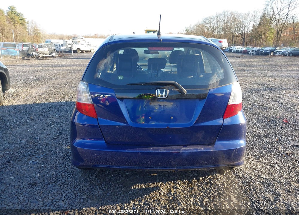 2013 HONDA FIT VIN: JHMGE8H35DC000057