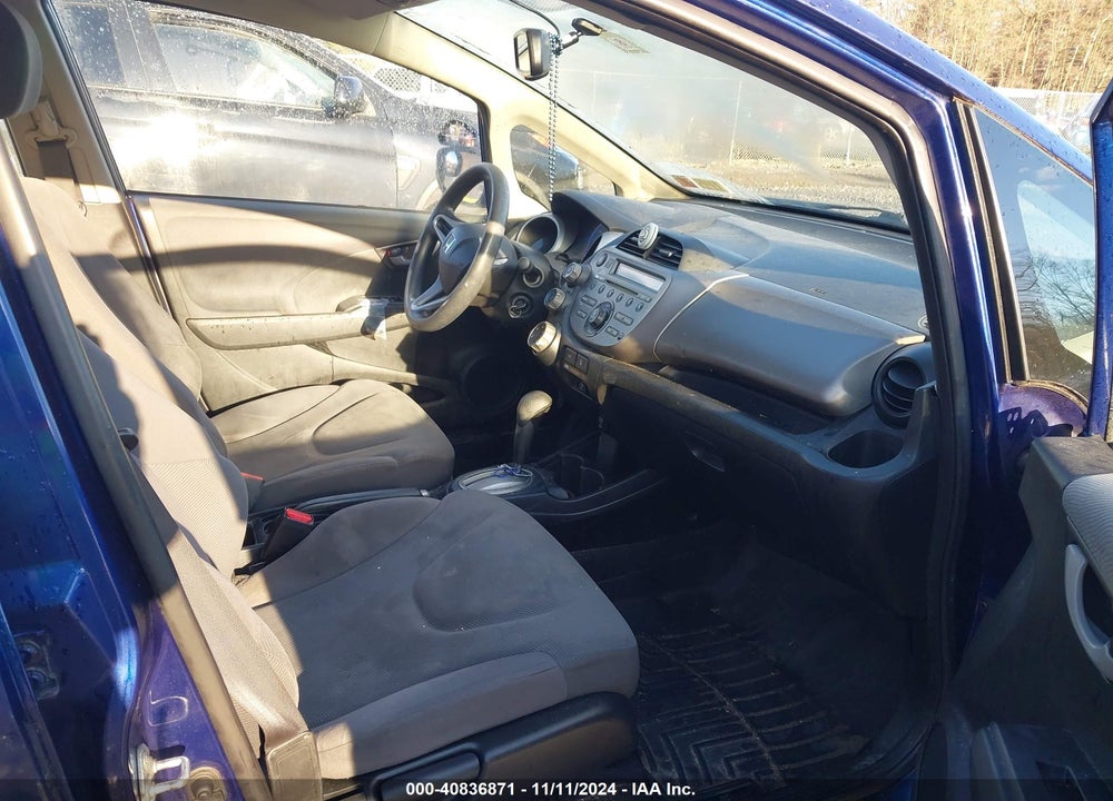 2013 HONDA FIT VIN: JHMGE8H35DC000057