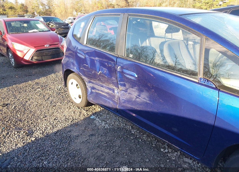 2013 HONDA FIT VIN: JHMGE8H35DC000057