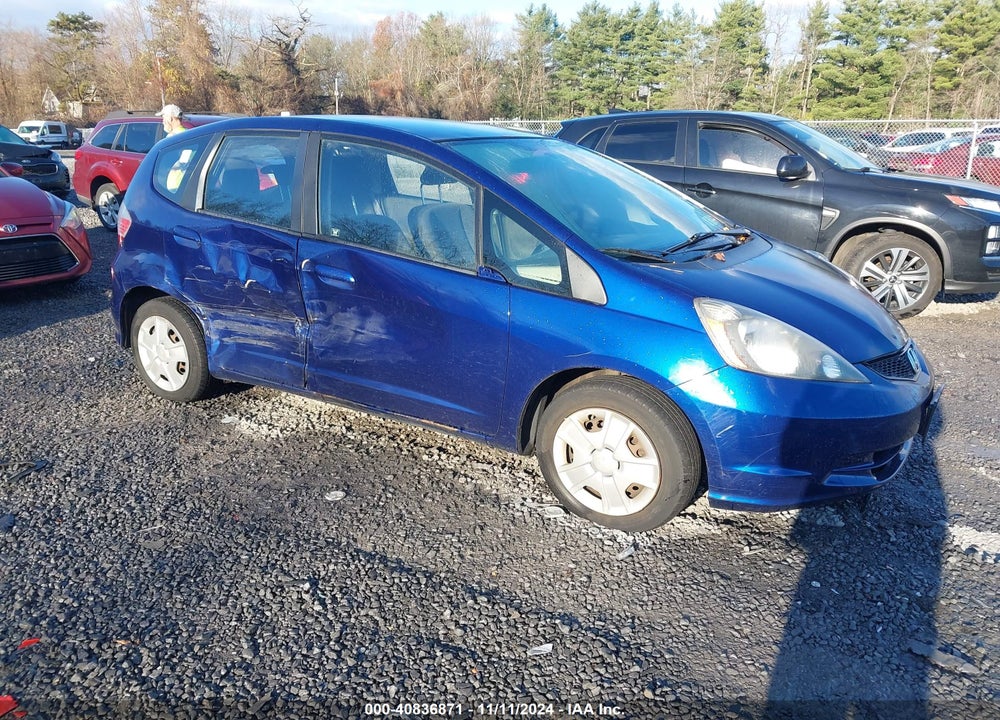 2013 HONDA FIT VIN: JHMGE8H35DC000057