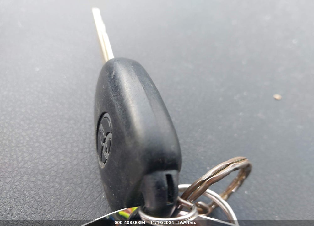 2019 TOYOTA COROLLA LE VIN: 5YFBURHE0KP876545