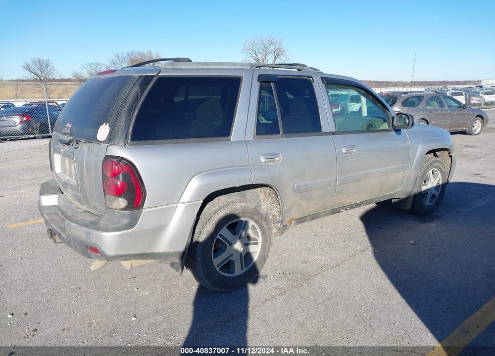 2005 CHEVROLET TRAILBLAZER LT VIN: 1GNDT13S252323741