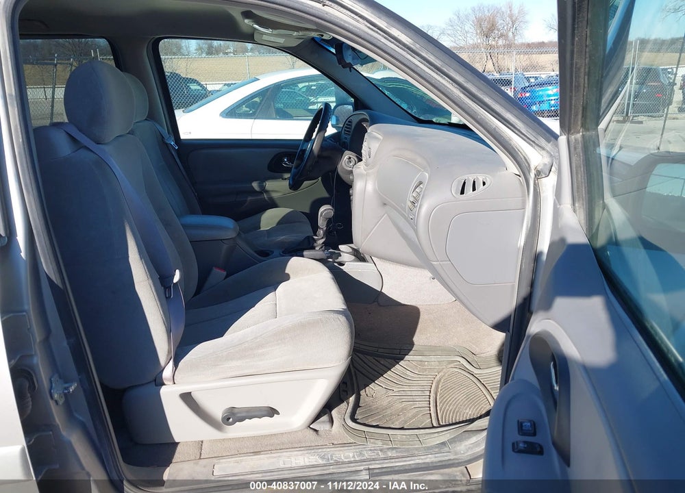 2005 CHEVROLET TRAILBLAZER LT VIN: 1GNDT13S252323741