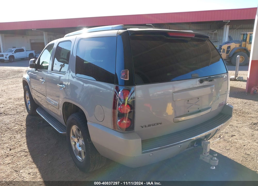2007 GMC YUKON DENALI VIN: 1GKFK63887J148513