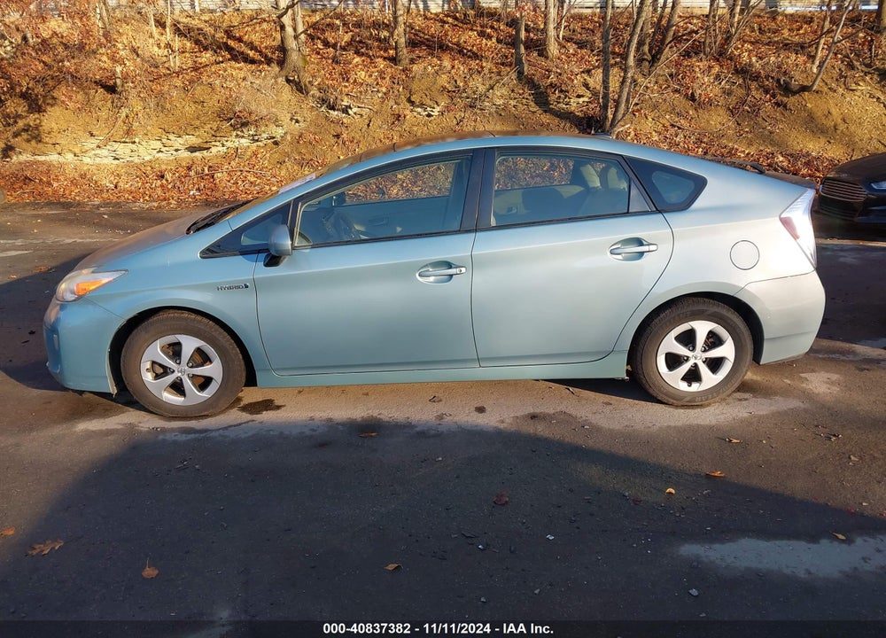 2013 TOYOTA PRIUS THREE VIN: JTDKN3DU8D1733857