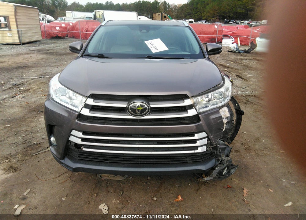 2019 TOYOTA HIGHLANDER XLE VIN: 5TDJZRFH0KS579731