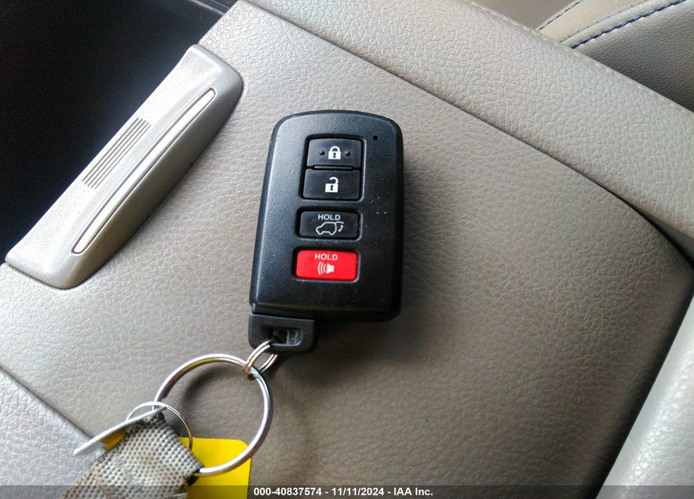 2019 TOYOTA HIGHLANDER XLE VIN: 5TDJZRFH0KS579731