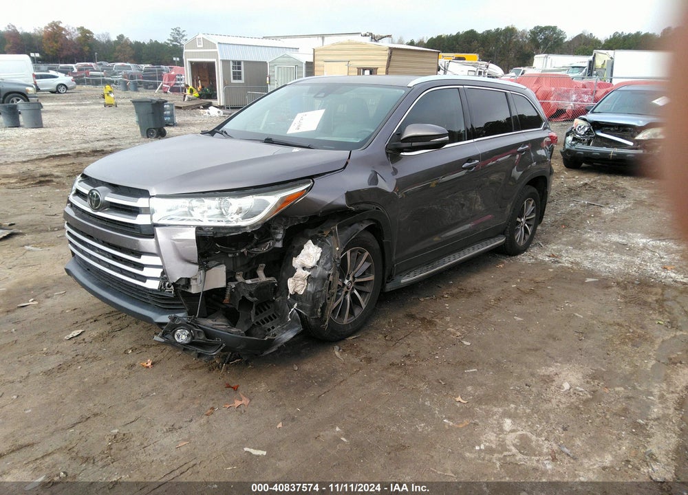 2019 TOYOTA HIGHLANDER XLE VIN: 5TDJZRFH0KS579731