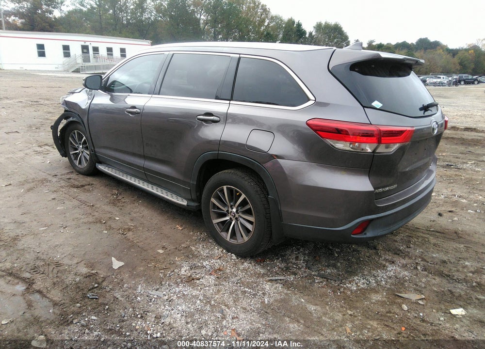 2019 TOYOTA HIGHLANDER XLE VIN: 5TDJZRFH0KS579731