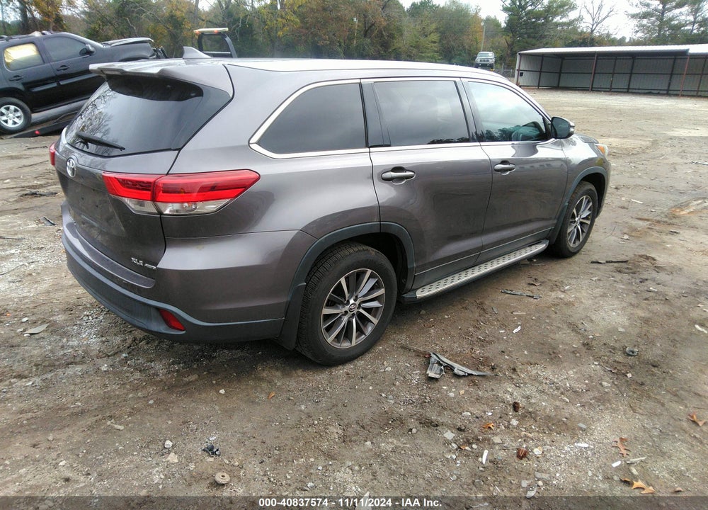 2019 TOYOTA HIGHLANDER XLE VIN: 5TDJZRFH0KS579731