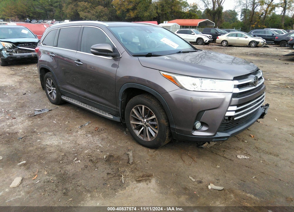 2019 TOYOTA HIGHLANDER XLE VIN: 5TDJZRFH0KS579731