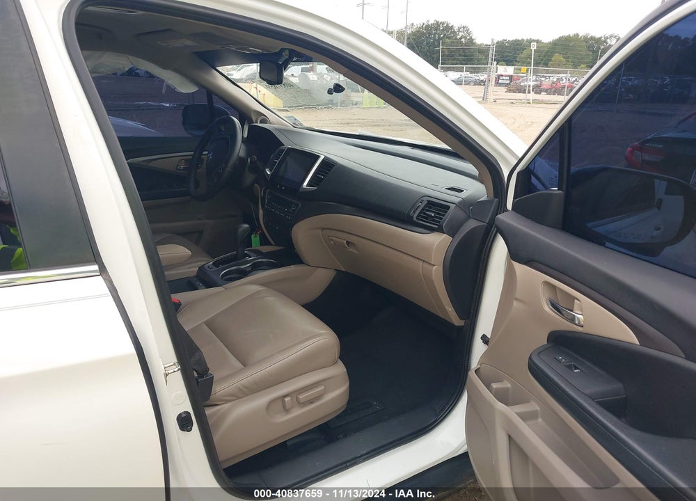 2018 HONDA PILOT EX-L VIN: 5FNYF5H81JB032130