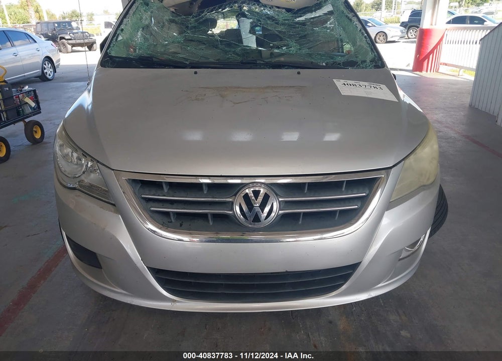 2010 VOLKSWAGEN ROUTAN SE VIN: 2V4RW3D14AR186651