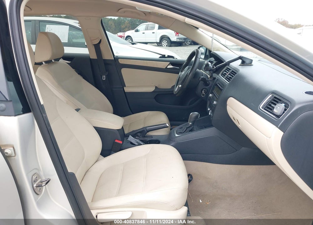 2011 VOLKSWAGEN JETTA 2.5L SE VIN: 3VWDX7AJ4BM368160