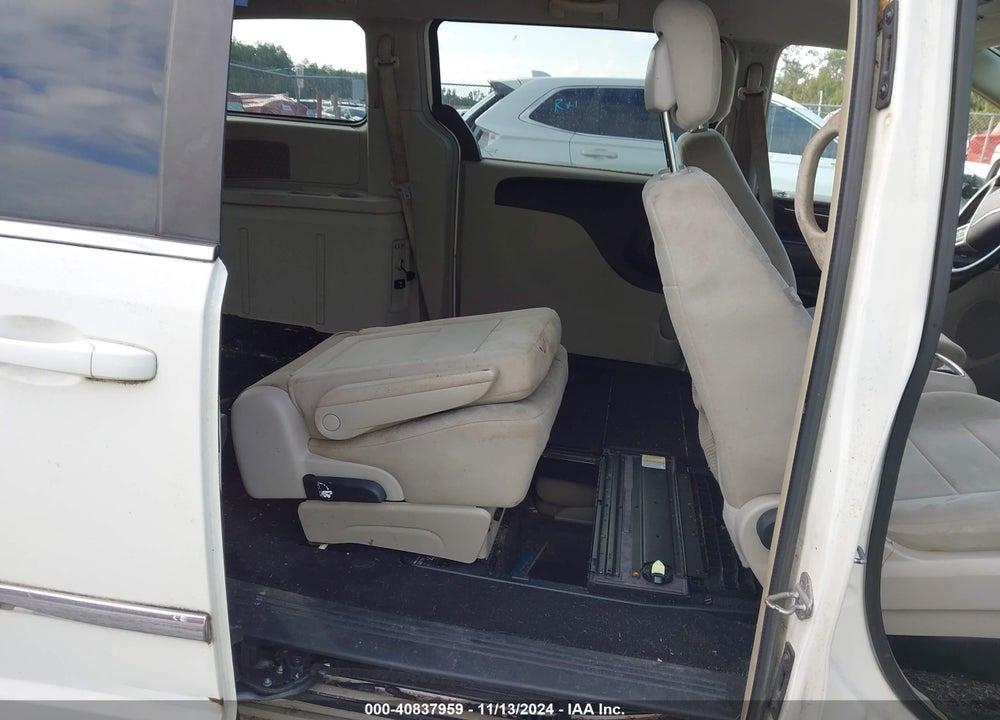 2011 CHRYSLER TOWN & COUNTRY TOURING VIN: 2A4RR5DG0BR702078