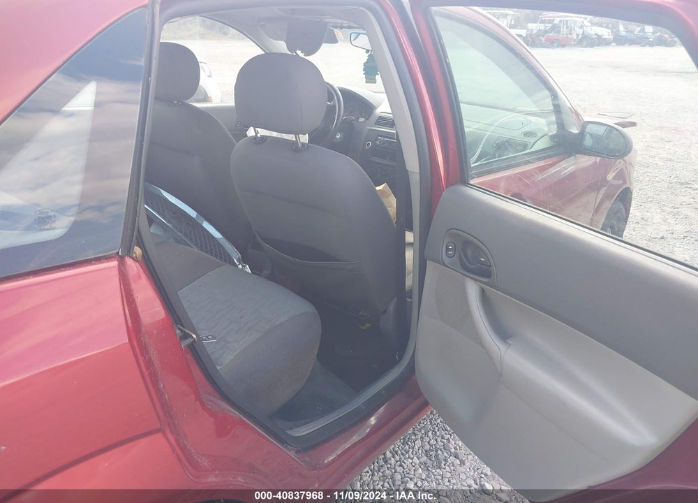 2005 FORD FOCUS ZX4 VIN: 1FAFP34N85W210658