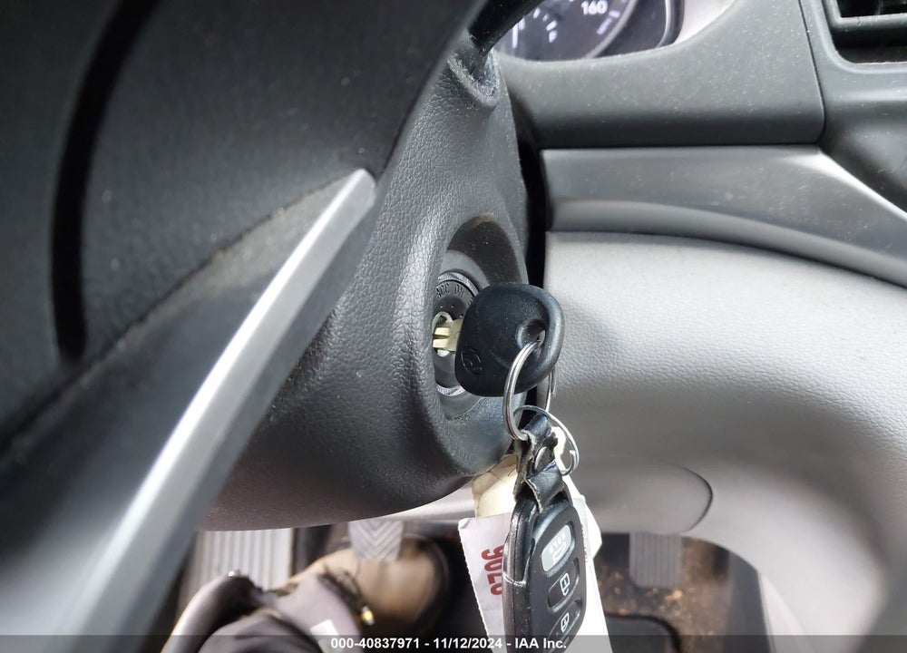 2019 HYUNDAI ELANTRA SE VIN: 5NPD74LF7KH425371