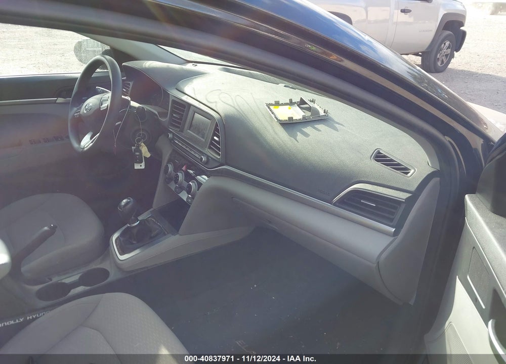 2019 HYUNDAI ELANTRA SE VIN: 5NPD74LF7KH425371