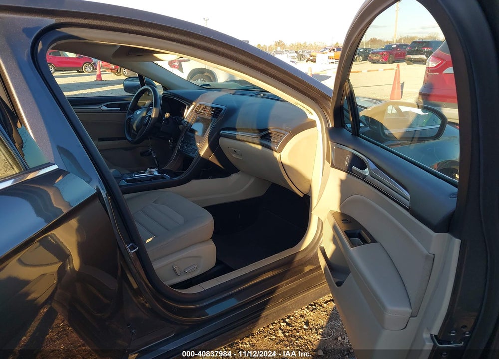 2019 FORD FUSION SE VIN: 3FA6P0HD1KR230104