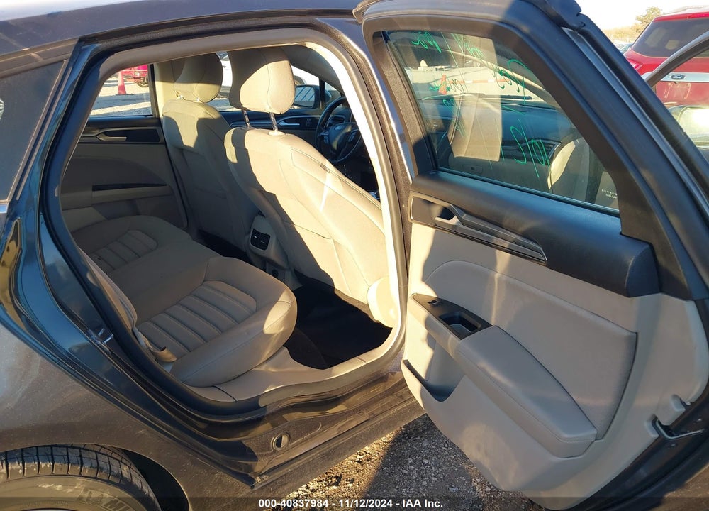 2019 FORD FUSION SE VIN: 3FA6P0HD1KR230104