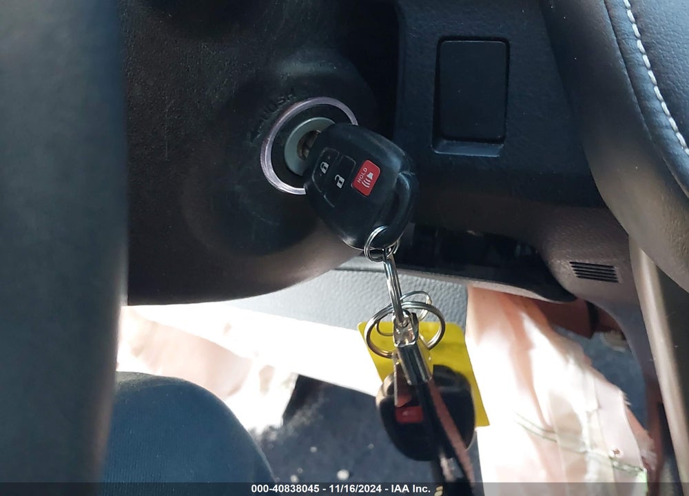 2017 TOYOTA RAV4 XLE VIN: 2T3RFREV6HW556853