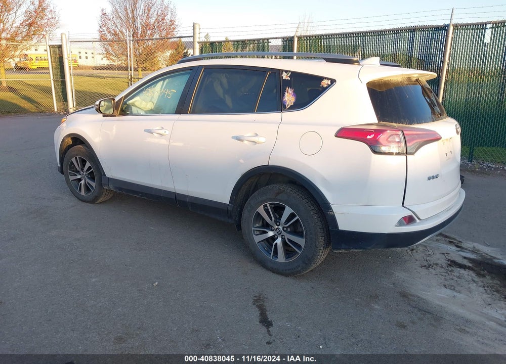 2017 TOYOTA RAV4 XLE VIN: 2T3RFREV6HW556853