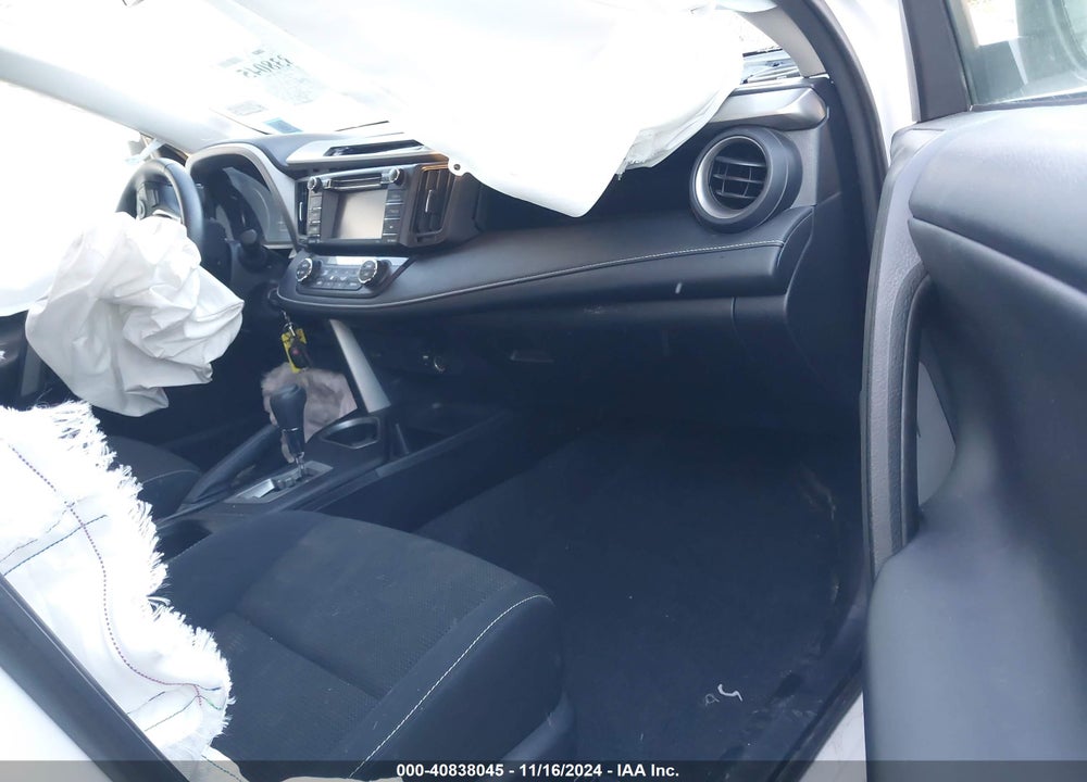 2017 TOYOTA RAV4 XLE VIN: 2T3RFREV6HW556853