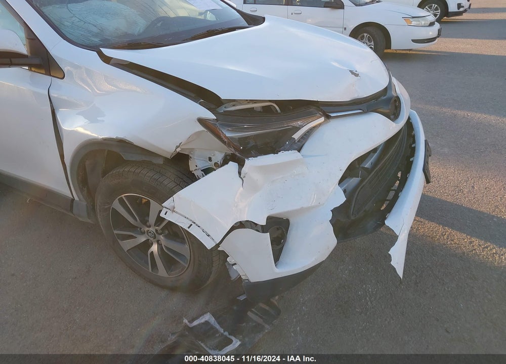 2017 TOYOTA RAV4 XLE VIN: 2T3RFREV6HW556853