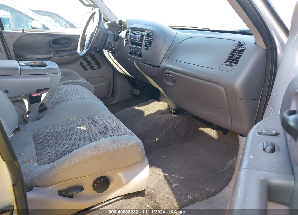 2002 FORD F-150 LARIAT/XLT VIN: 1FTRW07L82KB82589