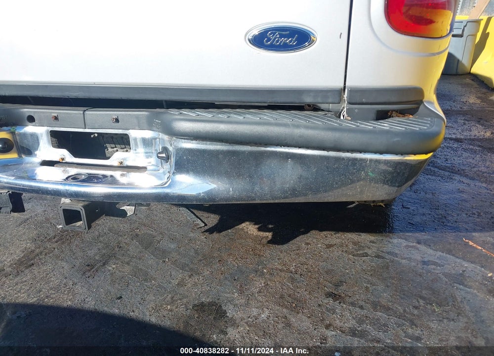 2002 FORD F-150 LARIAT/XLT VIN: 1FTRW07L82KB82589