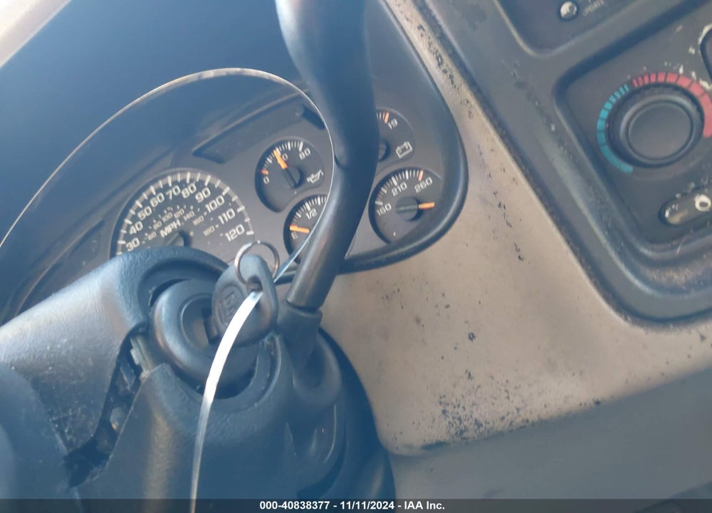 2004 CHEVROLET TAHOE LT VIN: 1GNEK13Z54R149240