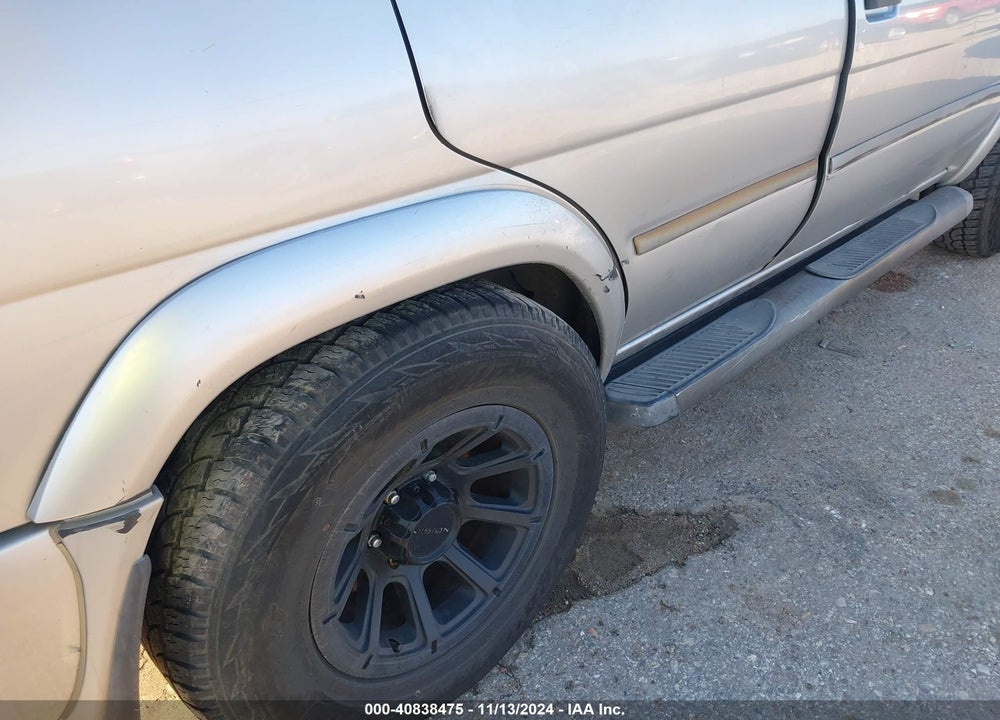 2002 NISSAN PATHFINDER SE VIN: JN8DR09Y42W714928